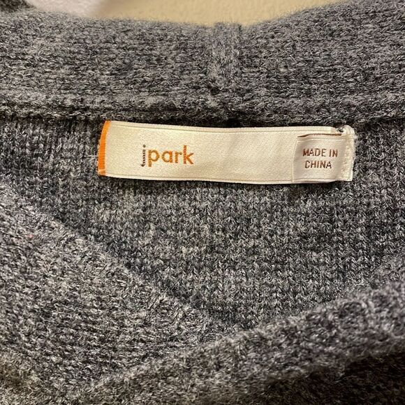 J Park woman’s cashmere and wool grey sweater - Picture 5 of 10
